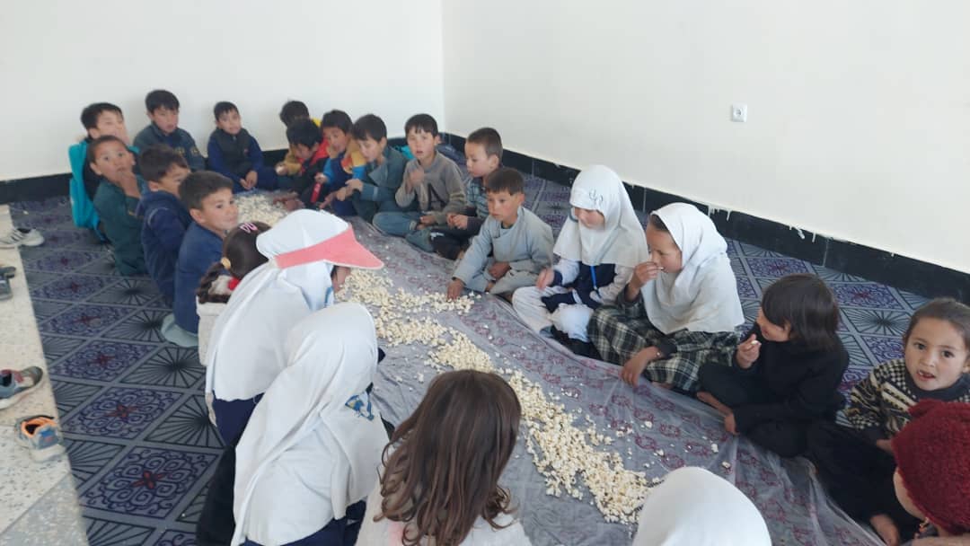 Un repas partagé, une classe rassemblée